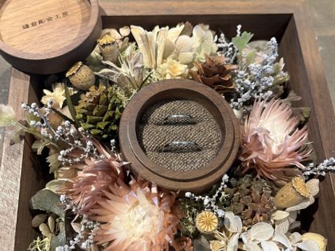 【鎌倉彫金工房の口コミ】 元々「プラチナ」「細め」「自分達で作れる」を元に探していた。
自分達で…