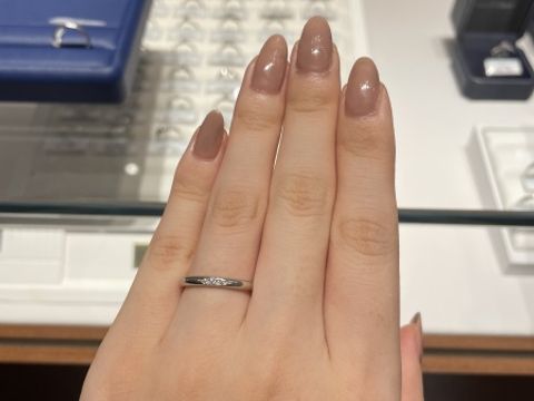 【銀座ダイヤモンドシライシの口コミ】 婚約・結婚指輪の専門店なだけあって、種類も豊富で
どちらかといえば可愛…