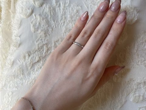 【銀座ダイヤモンドシライシの口コミ】 個人としては華やかなフェミニンなものが好きですが、ここから何十年も付…