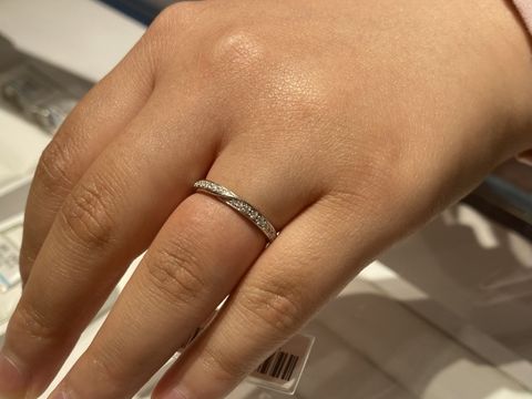 【銀座ダイヤモンドシライシの口コミ】 TPOに応じてダイヤとプラチナの向きを変えることができるハーフエタニティ…