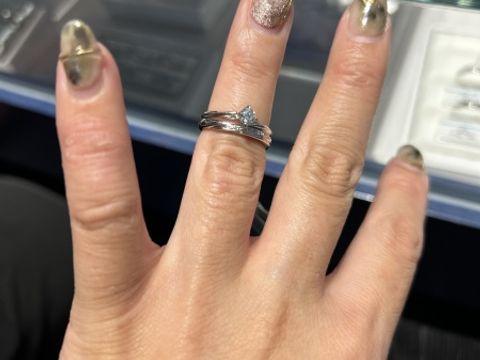 【銀座ダイヤモンドシライシの口コミ】 ダイヤモンドなの拘っている為、どの指輪ん選んでも、素晴らしい輝きがあ…