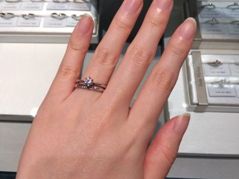 【アイプリモ(I-PRIMO)の口コミ】 手に馴染み、石付きで華やかさもあるものの職場にしていってもかない雰囲…