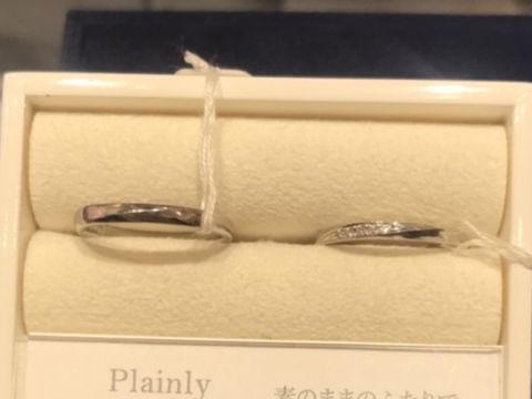 【4℃ BRIDAL(ヨンドシーブライダル)の口コミ】 プラチナで派手すぎないシンプルなデザインのものを探しており、つけ心地…