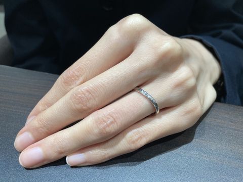 【アイプリモ(I-PRIMO)の口コミ】 正面からダイヤがしっかり見えるところが素敵だなと思いました。また、3石…