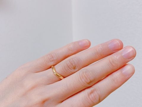 【ティファニー(Tiffany & Co.)の口コミ】 デザインはシンプル1粒ダイヤ、ピンクゴールドで肌馴染みがよい。ウェーブ…