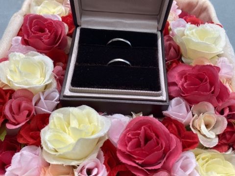 【アイプリモ(I-PRIMO)の口コミ】 シンプルな指輪を求めていましたが、シンプル過ぎない斜めのラインと、マ…