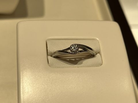 【俄(にわか)の口コミ】 主人と私が一目惚れした婚約指輪が同じでした。セットリングではありませ…
