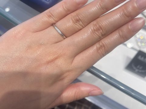 【銀座ダイヤモンドシライシの口コミ】 このデザインは自分では絶対に選ばないようなデザインだったのですが、ス…