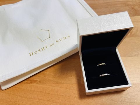 【HOSHI no SUNA 星の砂(ほしのすな)の口コミ】 デザインが気に入りました。プラチナベースに、ゴールドで流れるようなデ…