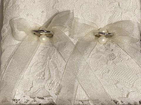 【エクセルコダイヤモンド(EXELCO DIAMOND)の口コミ】 指輪のデザインで決めました。
自分の指の形に合い、指が綺麗に見えるもの…