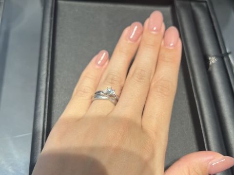 【エクセルコダイヤモンド(EXELCO DIAMOND)の口コミ】 土台がシンプルなのでダイヤモンドがとにかく映えます。
既に購入済みの結…