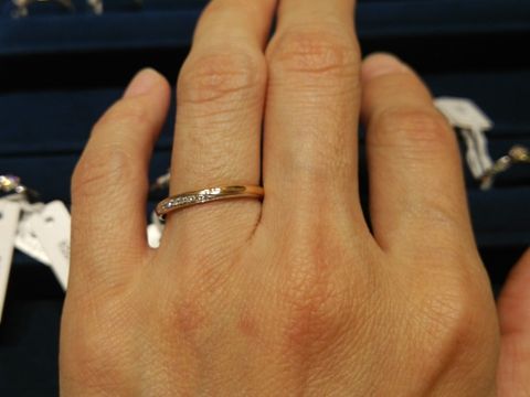 【4℃ BRIDAL(ヨンドシーブライダル)の口コミ】 可愛いデザインのものが多く、シンプルなデザインのものからダイヤが入っ…