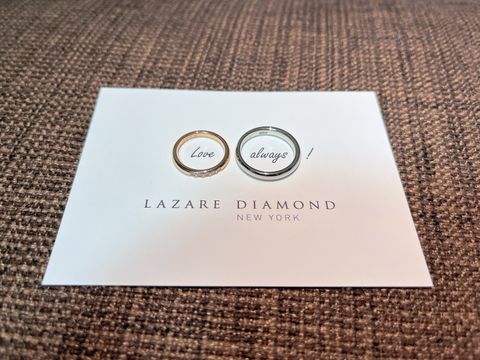 【ラザール ダイヤモンド(LAZARE DIAMOND)の口コミ】 ダイヤモンドが明るい場所だけでなく暗い場所でもとてもきれいに輝いてい…