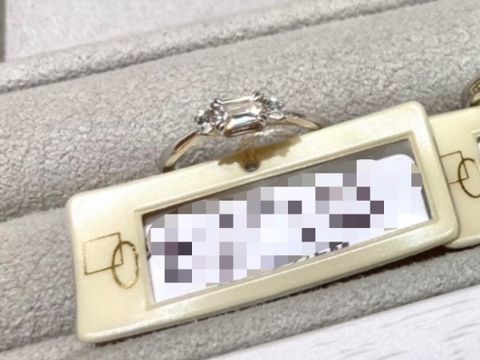【ORECCHIO(オレッキオ)の口コミ】 エメラルドカットのダイヤモンドに惹かれて試着しました。透明感のあるダ…
