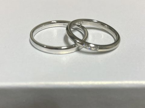 【4℃ BRIDAL(ヨンドシーブライダル)の口コミ】 派手すぎず、シンプルすぎない指輪を探していたところ、この指輪を見つけ…