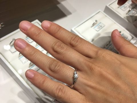 【銀座ダイヤモンドシライシの口コミ】 １つの大きなダイヤの婚約指輪だとどうしても価格が高くなってしまいます…