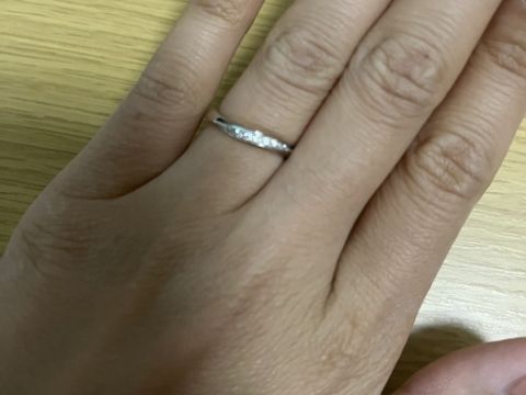 【アイプリモ(I-PRIMO)の口コミ】 デザインが気に入りました。
キラキラ輝くダイヤが素敵で忘れられませんで…