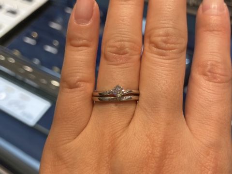 【俄(にわか)の口コミ】 にわかのリングがとても綺麗で試着させてもらった。小さなダイヤモンドが…