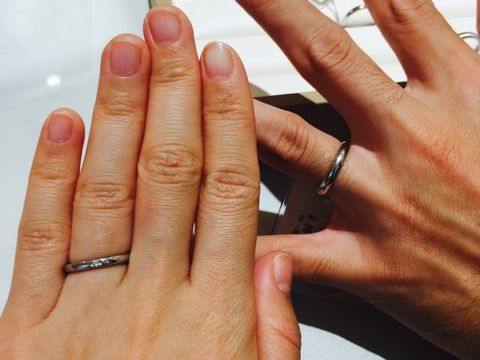 【MIKIMOTO(ミキモト)の口コミ】 女性の方は、小さなダイアモンドの輝きを増すために周囲に丸い彫りが入っ…