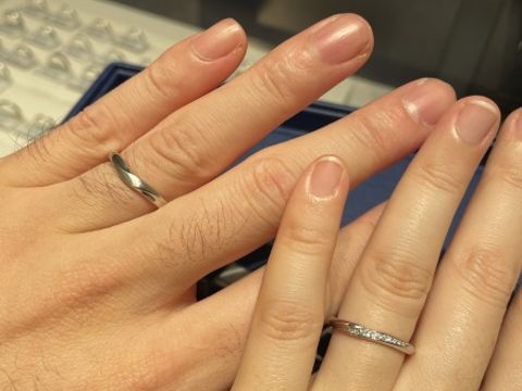 【銀座ダイヤモンドシライシの口コミ】 男性のものは少しねじったようなデザイン、マット加工が施されているもの…