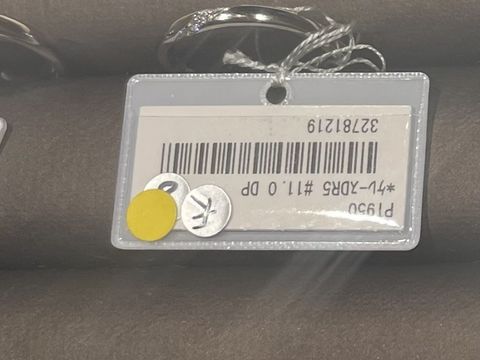 【アイプリモ(I-PRIMO)の口コミ】 斜めに石が入っているデザインです。角度によってきらきらと輝くので、一…