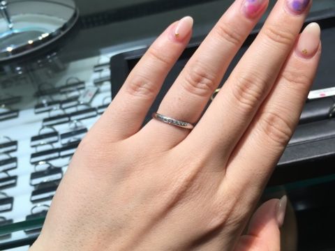 【ラザール ダイヤモンド(LAZARE DIAMOND)の口コミ】 ダイヤの輝きがとにかく美しいのが印象的でした。10粒もダイヤが入ってい…