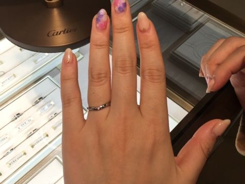 【カルティエ(Cartier)の口コミ】 ダイヤが離れて3粒入っていますが、華美ということはなくあくまでオーソド…