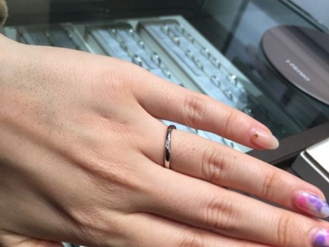 【アイプリモ(I-PRIMO)の口コミ】 ダイヤが幾つか欲しかったのと、細身のデザイン、ゆるめのウェーブで検討…