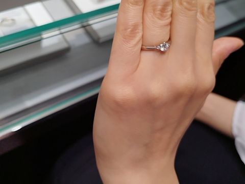 【アイプリモ(I-PRIMO)の口コミ】 合計3店舗まわりました。相手が好きなシンプルなデザインや希望のダイヤの…