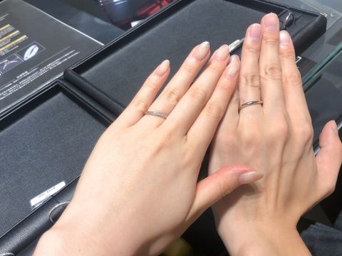 【エクセルコダイヤモンド(EXELCO DIAMOND)の口コミ】 ・女性用は、ダイヤモンドが多く、しっかり輝きがあった。
・緩いカーブに…