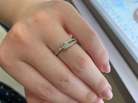 【Fred(フレッド)の口コミ】 デザインがとても可愛らしいです！
女性らしいデザインで指が綺麗に見えま…