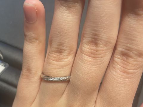 【エクセルコダイヤモンド(EXELCO DIAMOND)の口コミ】 ブライダル指輪専門店なので、デザインが豊富にありました。ミル打ちのデ…