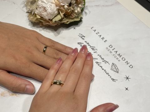 【ラザール ダイヤモンド(LAZARE DIAMOND)の口コミ】 婚約指輪との相性が決め手でした。婚約指輪が煌びやかなので結婚指輪はダ…