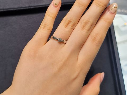 【ティファニー(Tiffany & Co.)の口コミ】 ティファニーセッティングは爪が高く、これぞまさにTHE婚約指輪！という感…