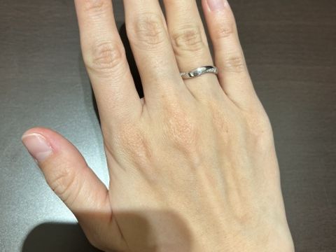 【TANZO.(鍛造指輪)の口コミ】 着用した際に、ダイヤ・プラチナ・ダイヤという見え方なので、ギラギラし…