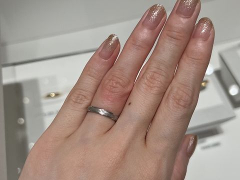 【MIKIMOTO(ミキモト)の口コミ】 ぐるっと一周に渡って線がクロスで刻まれているリングです。888本あるよう…