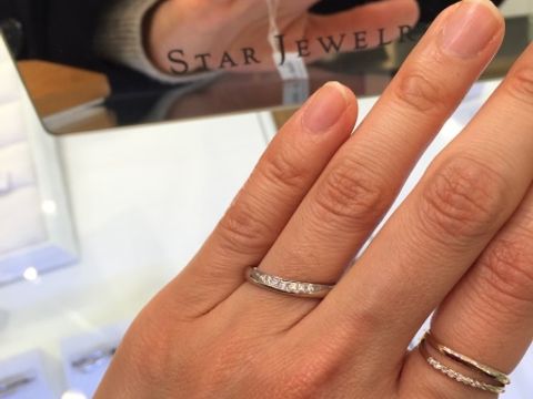 【STAR JEWELRY(スタージュエリー)の口コミ】 ダイアモンドが複数ついているので、傷が気になら無さそうで長く使えそう…