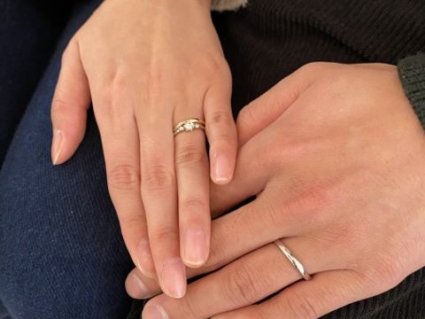 【Galopine & Galopin(ガロピーネガロパン)の口コミ】 ゴールドとシルバーのペアがよかったのと、少しカーブがかかったデザイン…