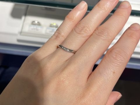 【銀座ダイヤモンドシライシの口コミ】 私はあまりギラギラしていない、石が小さいタイプが良かったのでこちらを…