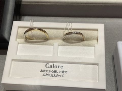 【ケイウノ ブライダル(K.UNO BRIDAL)の口コミ】 コンビネーションの指輪を探している時にこちらに出会いました。ゴールド…