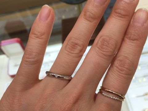 【カルティエ(Cartier)の口コミ】 プラチナの地金に３石ついていて、シンプルな中にも品があり、長く愛用で…