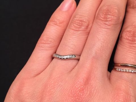 【ティファニー(Tiffany & Co.)の口コミ】 プラチナの地金にダイアモンドが９石も埋め込まれており、とても可愛いら…