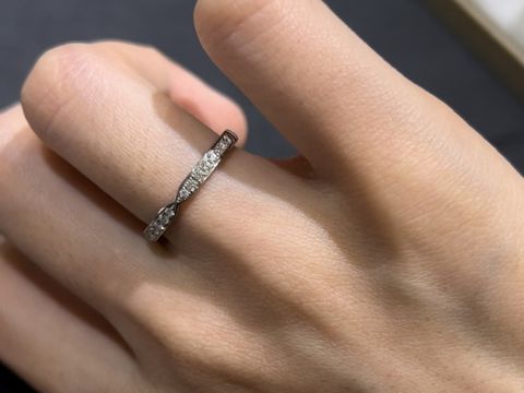 【ラザール ダイヤモンド(LAZARE DIAMOND)の口コミ】 リボンのデザインでフルエタニティまたはハーフエタニティであること、鍛…