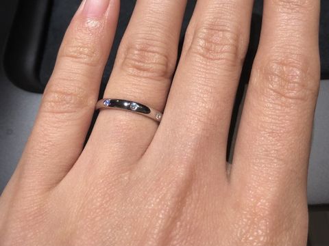 【ヴァン クリーフ＆アーペル(Van Cleef & Arpels)の口コミ】 ダイヤが三石入っている指輪です。
ダイヤの輝きがとても綺麗でした。シン…