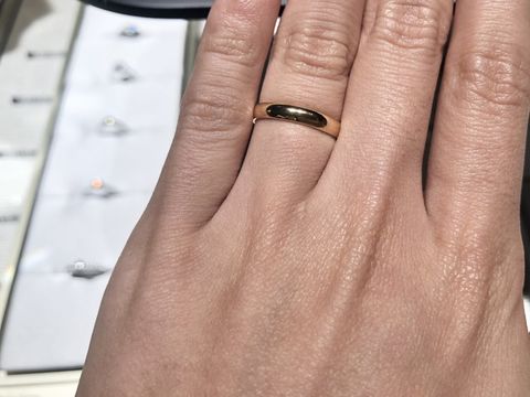 【ヴァン クリーフ＆アーペル(Van Cleef & Arpels)の口コミ】 シンプルなストレートタイプの指輪です。ダイヤはついていませんでした。…