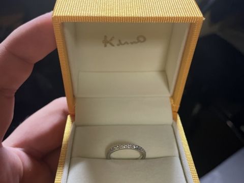 【ケイウノ ブライダル(K.UNO BRIDAL)の口コミ】 リングに埋め込まれているデザインの希望でした。仕事柄抜き差しすること…