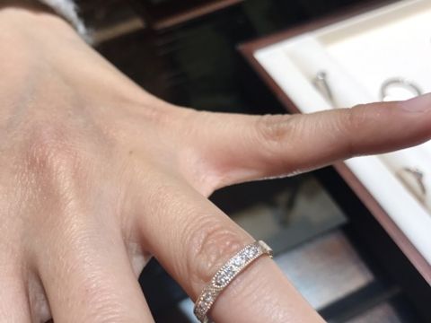 【杢目金屋(もくめがねや)の口コミ】 シンプルながらも、杢目が入っており、また自分達の好みに合わせたオーダ…