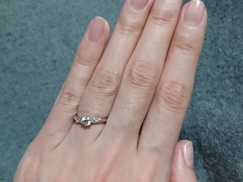 【銀座ダイヤモンドシライシの口コミ】 「細身」「ゆるやかな流線型」「セットリング」で探していましたが、1番理…