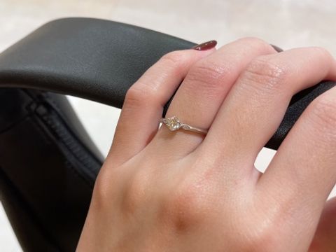 【PORTADA(ポルターダ)の口コミ】 重ね付けした時の雰囲気、デザインが決め手です。
主張は強すぎず、普段特…