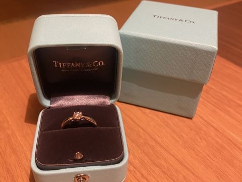 【ティファニー(Tiffany & Co.)の口コミ】 付けるときらっと光るデザインで、角度によって表情が変わり、とっても可…